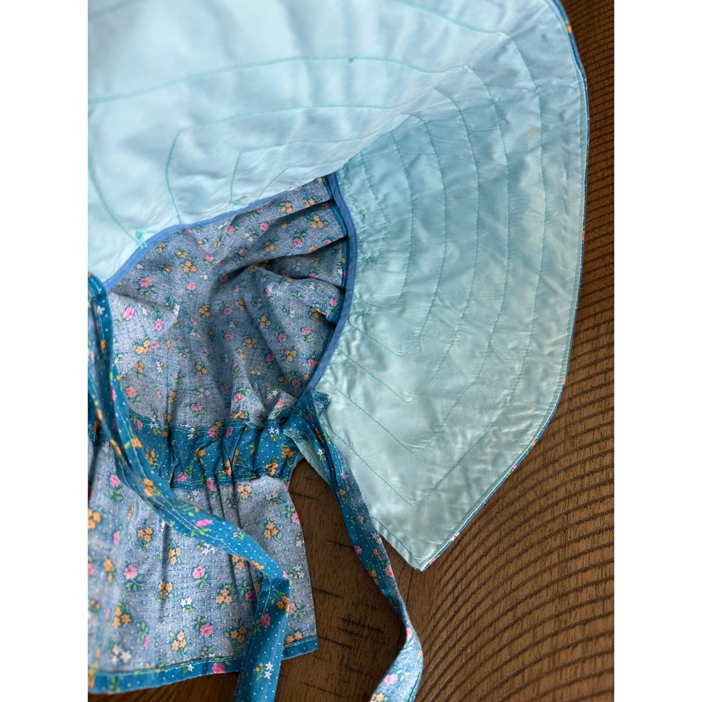 Vintage-Style Blue Floral Sun Bonnet with Quilted Brim & Button-Back Detail - Picture 4 of 4